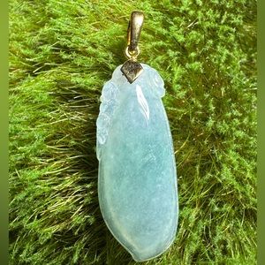 Natural Grade A Burmese Jadeite Jade 18 KYG Pendant :41.7x13.4x4.8mm,4.22g